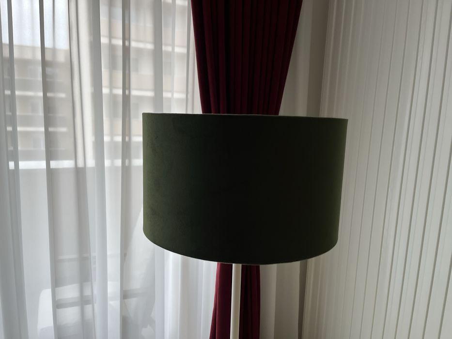 Abajur din catifea verde 35/35/20 cu interior auriu
