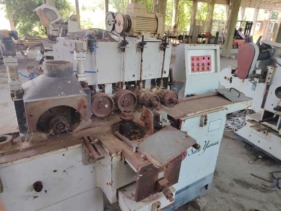 Продавам профилна  машина, калибровачна и украйчваща