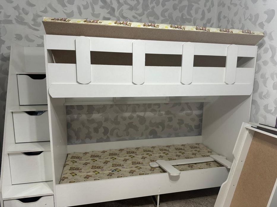 Продам кровать двухярусную