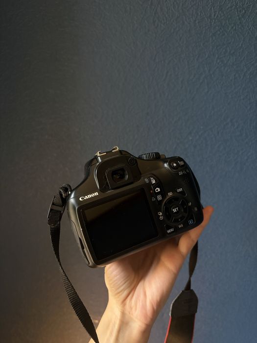 Продается камера Canon 1100D