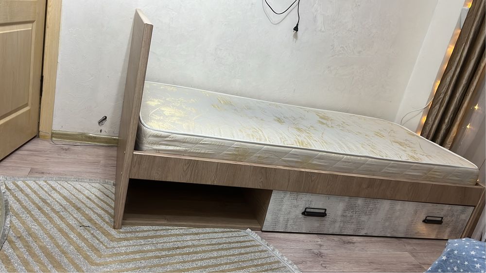 Тосек матрасымен столымен