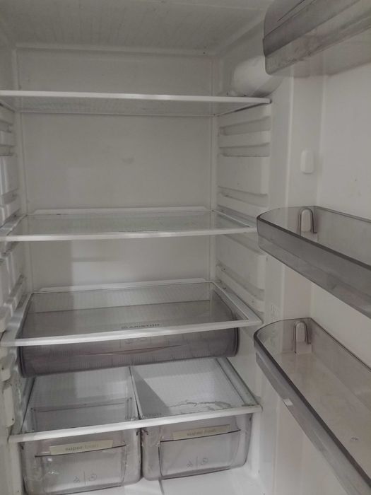 Холодильник Ariston