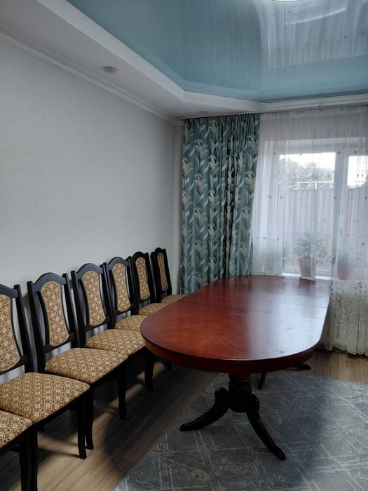 Продам диван, стол и стулья