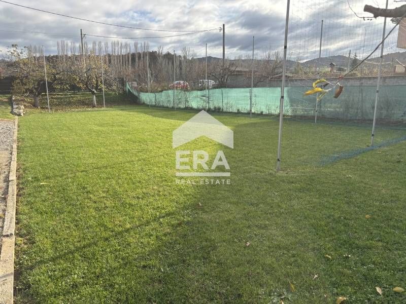 Луксозна къща с футболно игрище и СПА зона в с. Покровник