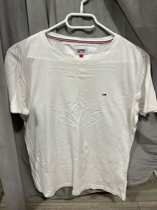 Vând tricou tommy jeans