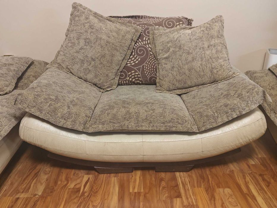 Холова гарнитура с маса