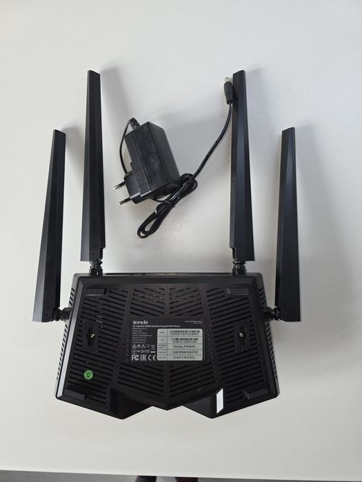 Router wireless Tenda AC10, Dual-band Gigabit, MU-MIMO, 4 antene