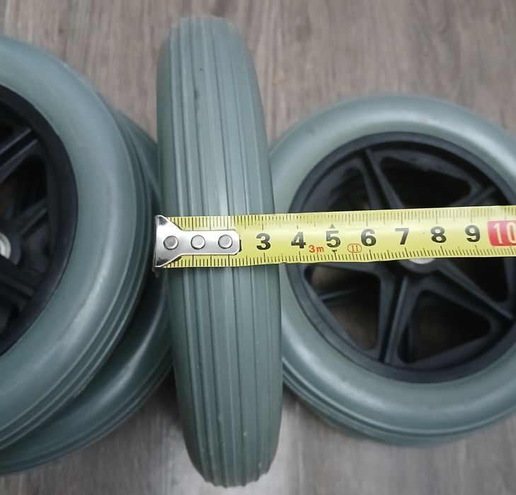Покрышки колеса шины балоны отличного качества на инвалидную коляску..