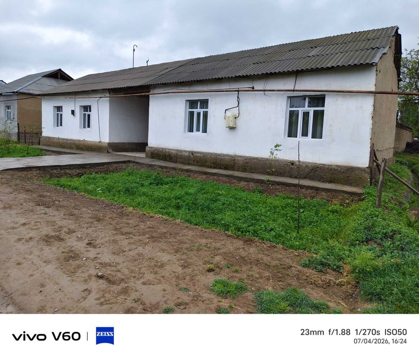 Boyovut A.Navoiy mahallasida uy sotiladi