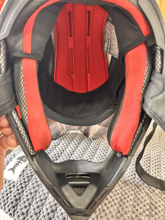 Шлем спортивный.