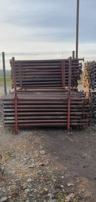 Închiriez popi metalici 3m, 3,5m și 4,5m