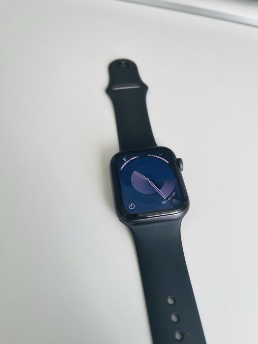 Apple Watch SE 44-мм.