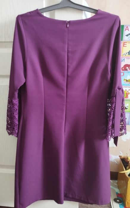 Платье приталенного покроя