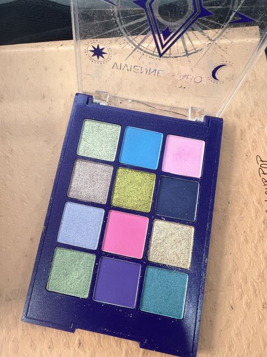 Продам новые проф. тени