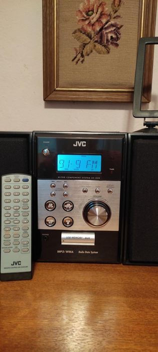 Ретро JVC музикална уредба*СD* MP3* Радио* Нова