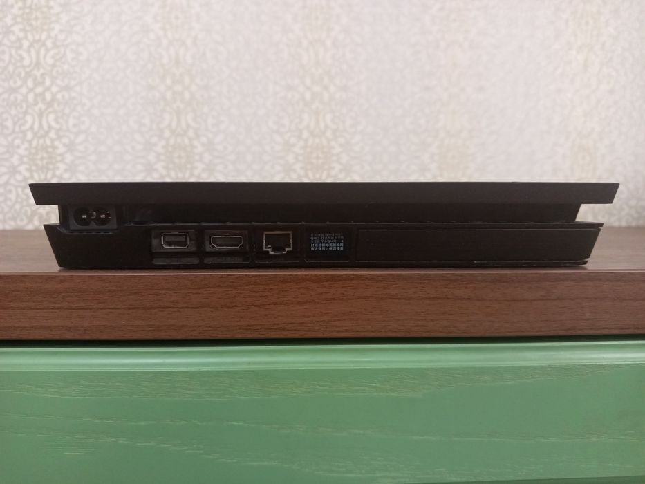 PS4 slim б/у 512гб продам срочно
