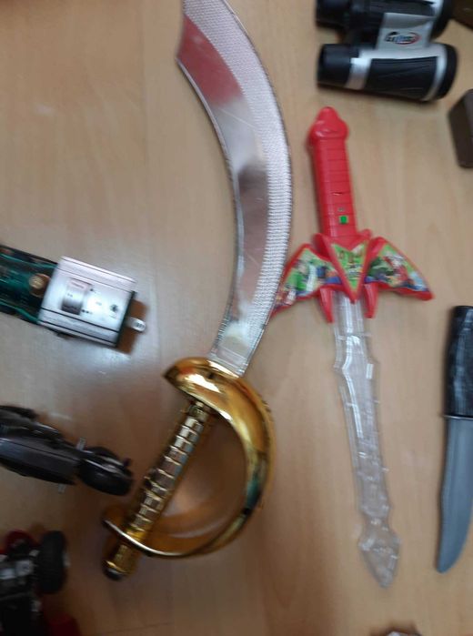 Мотор+бъги+локомотив+бинокъл+оръжия+други детски играчки