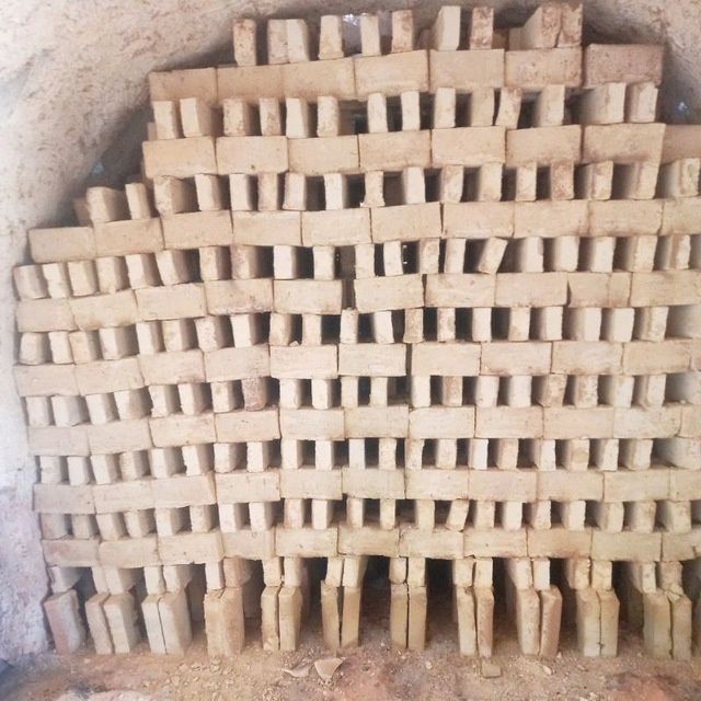 Кирпич сотилади хитой резка сертификат мавжуд НДС  тупрок Ширин. .рррр