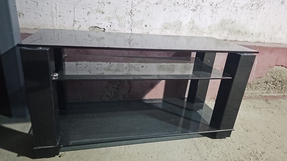 Продам срочно  полки для телевизора