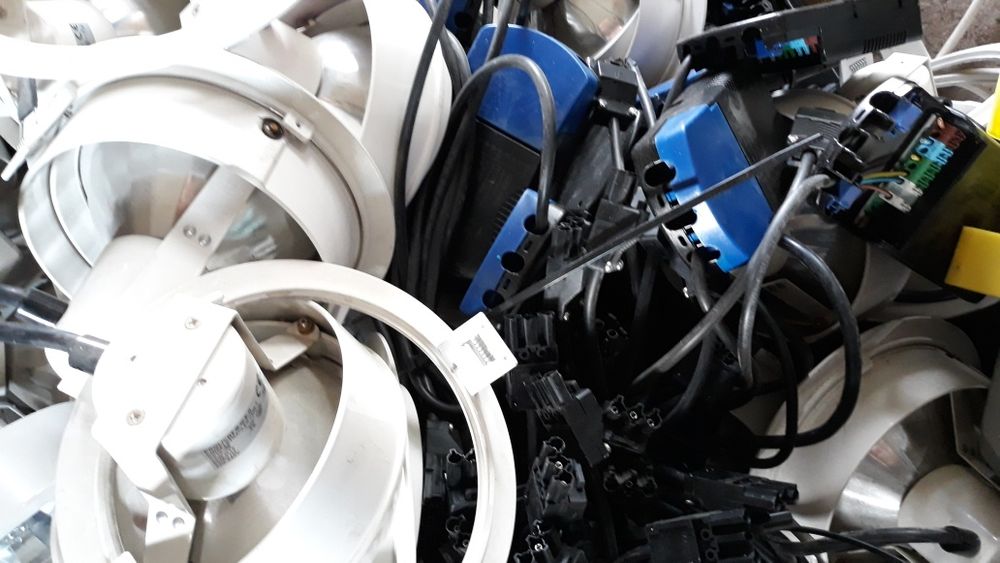 Лампи със захранване за окачен таван