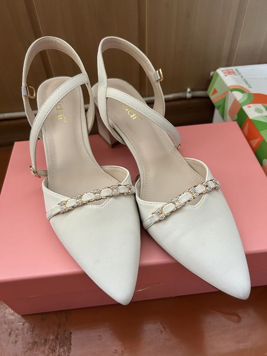 Продам босоножки