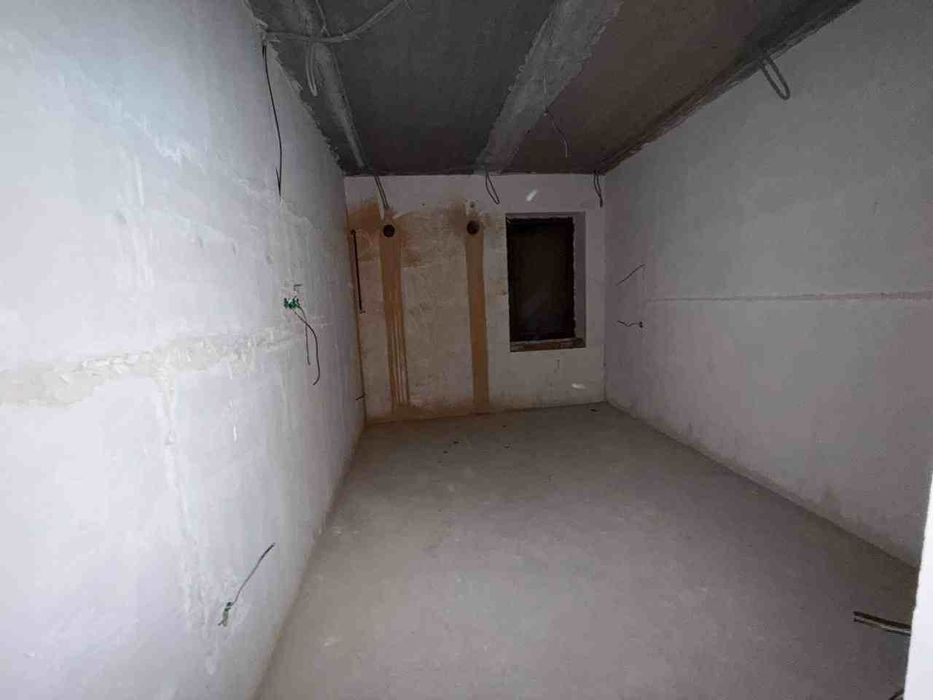 Марказда 6хонали квартира срочно сотилади.