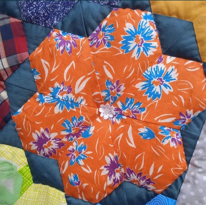 Лоскутное одеяло ручной работы