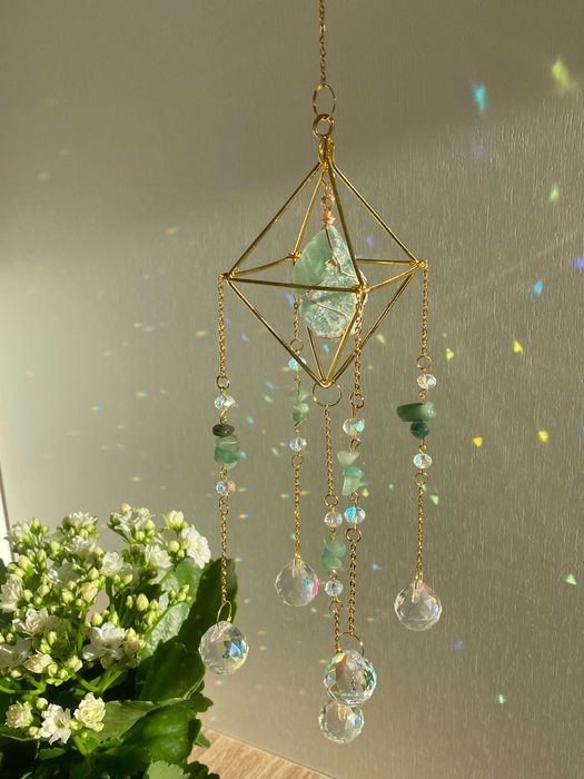 Ловци на Светлина с Естествени Кристали (Suncatchers)