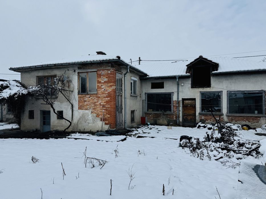 Дава се под наем Склад в с. Скутаре, Област Пловдив - 850 кв.м за 408 € - Снимка #3