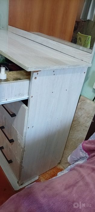 Продается комод. Длина 104 см, высота 83 см, ширина 40 см. Без зеркала
