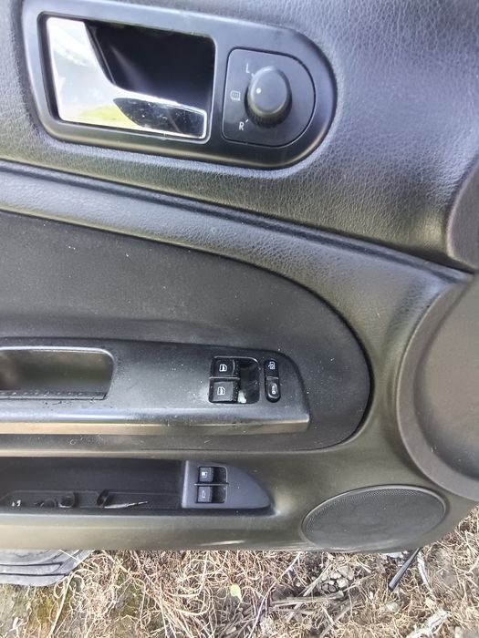 Продавам останали части от пасат б 5.5