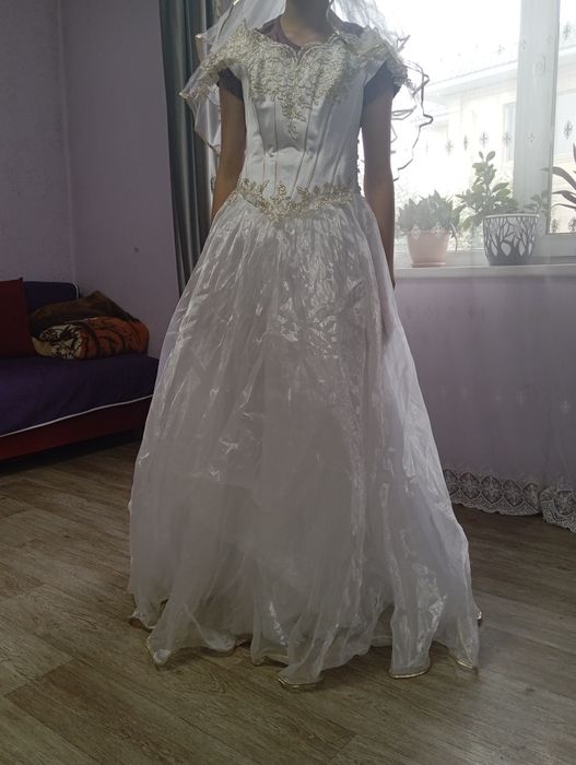 Продам свадебное платье с доставкой.