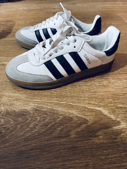 Кроссовки адидас