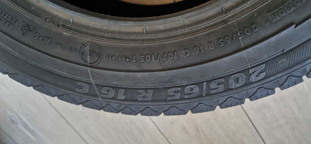 Бусови гуми 205/65/16С SEMPERIT