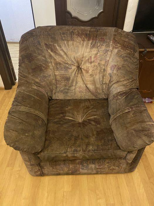 Продам диван угловой и кресло