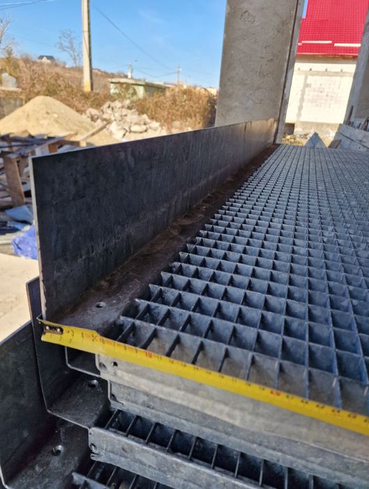 Gratare zincate pentru trepte