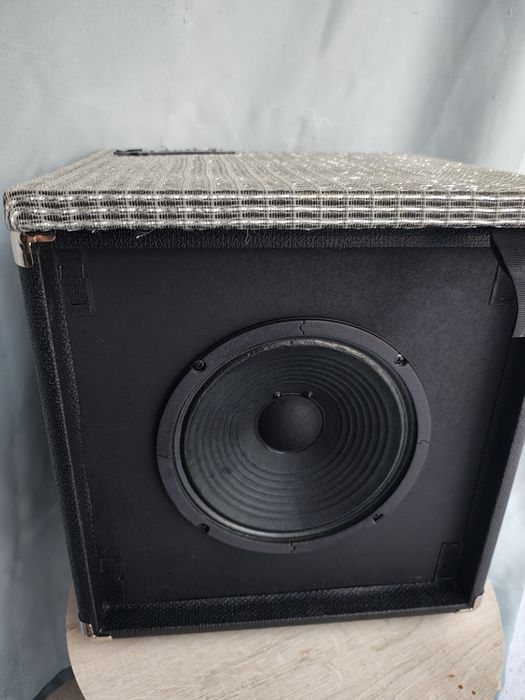 Chitara Bass Squier in stare excelenta + amp Fender Rumble 15