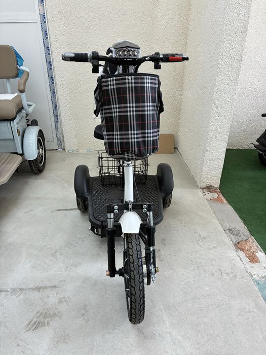 ЕЛЕКТРИЧЕСКА ТРИКОЛКА С РАВНА ПЛАТФОРМА И ОБЛЕГАЛКА ЕТ-03 48V 750W
