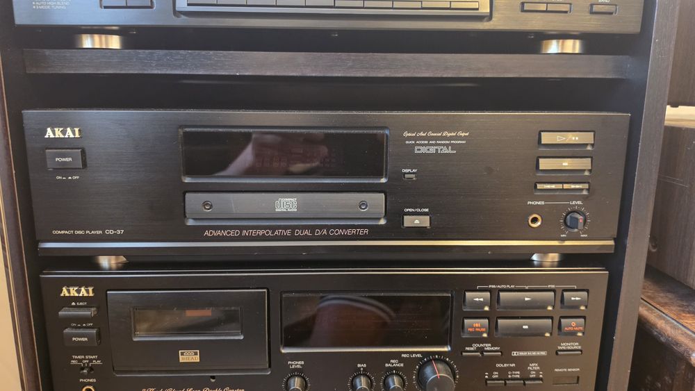 linie audio AKAI