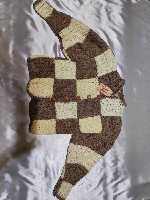 Женская вязанная кофта ручной работы