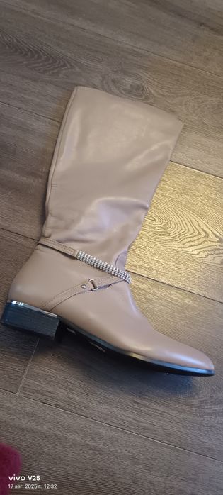 Продам кожаные сапоги Basconi