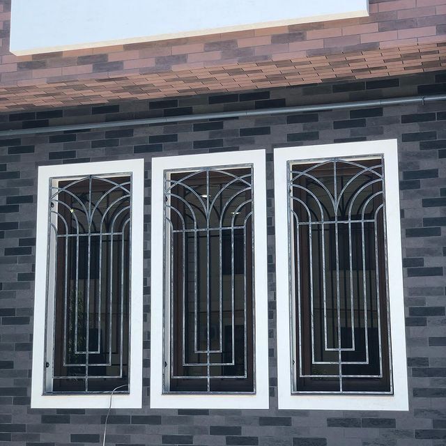 Решетка ограждения из металла