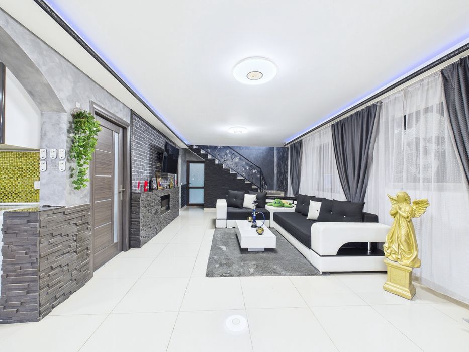 Vila 6 camere de vanzare