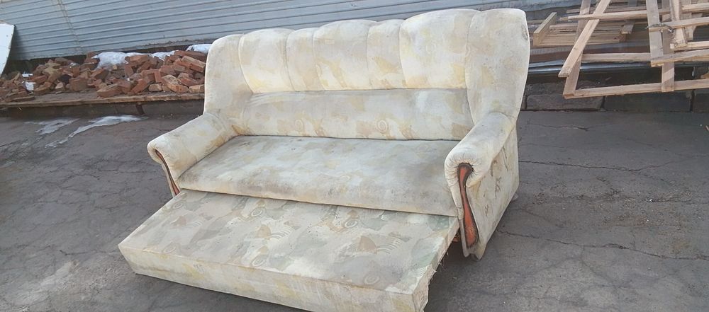Срочно продам диван хорошего качества