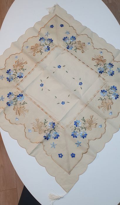 Fete de masa brodate 84x84 cm