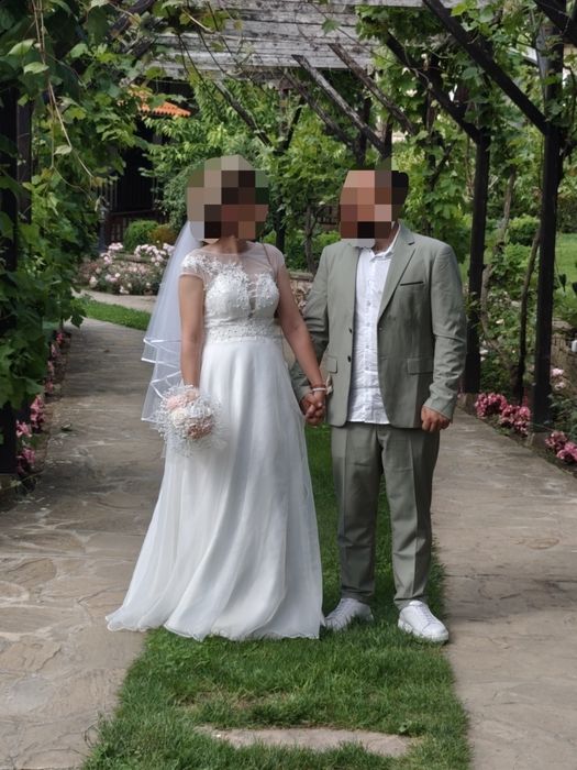 Сватбена/булчинска рокля, мъжки и детски костюм