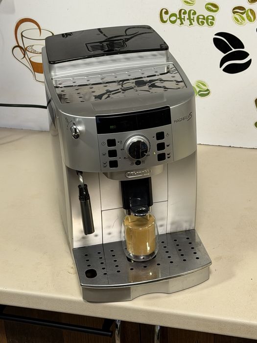 Кафемашина кафе автомат delonghi magnifica S с гаранция