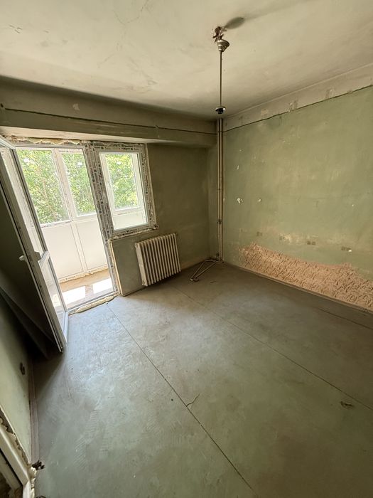 Vând apartament în Alexandria cu două camere semidecomandat langă autogara București 2 din 4