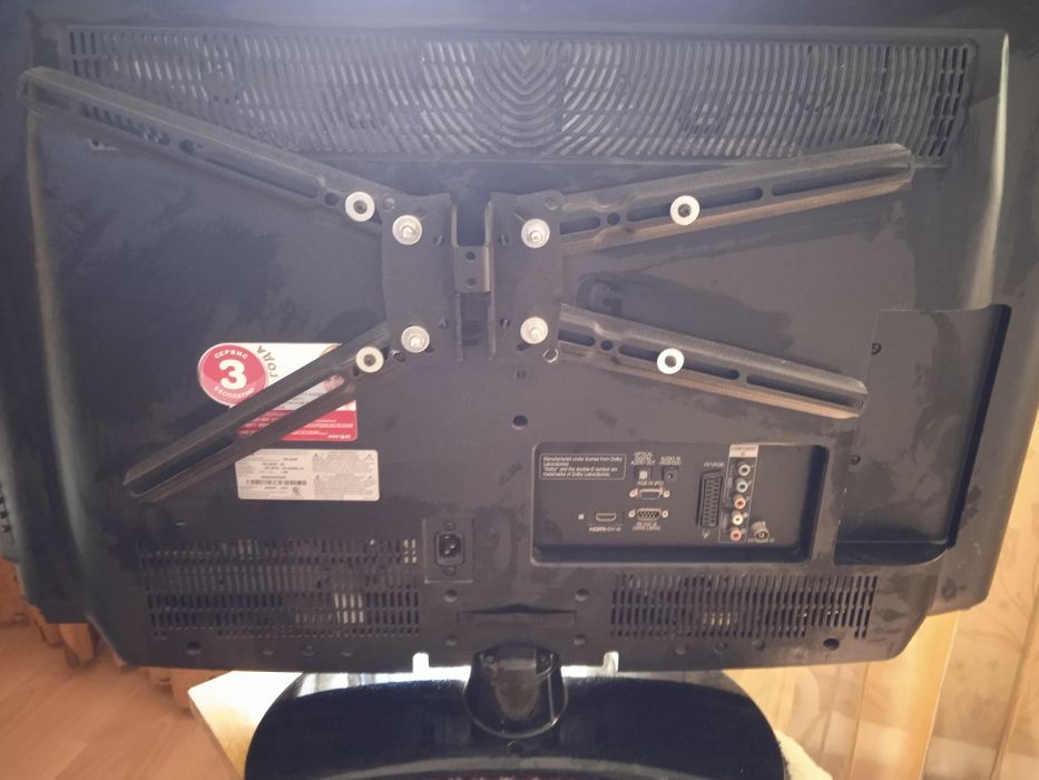 Продам  телевизор  +  тумба  + кронштейн