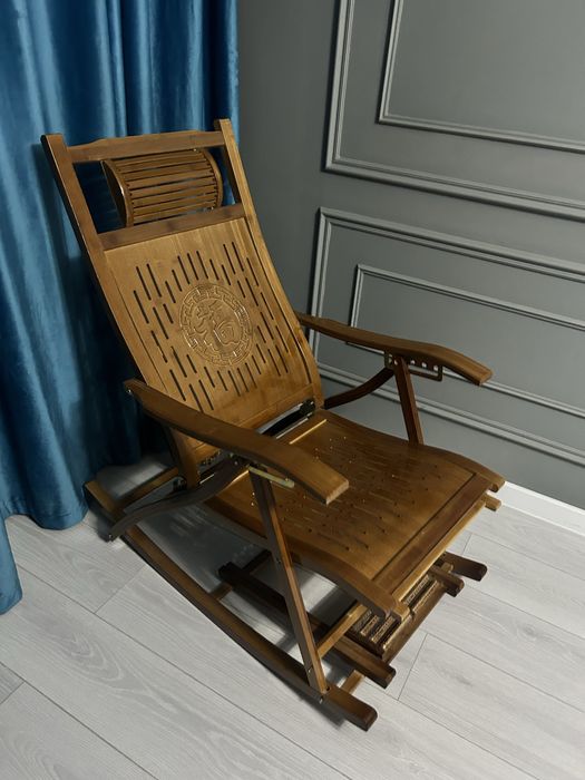 Кресло качалка с массажером для ног